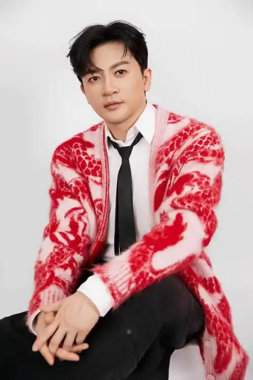 苏有朋超话新春开场在即,潜龙腾跃而起,新年事事如意!