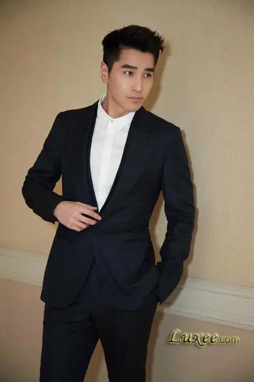 赵又廷身着berluti出席粉丝见面会