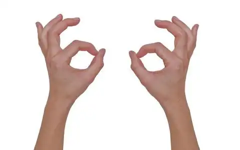 垂直的迹象两只手,形成 ok 的手势照片