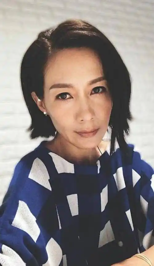 48岁赵学而近照曝光,身形消瘦略显沧桑,曾与谢霆锋相恋三年_老公_电视