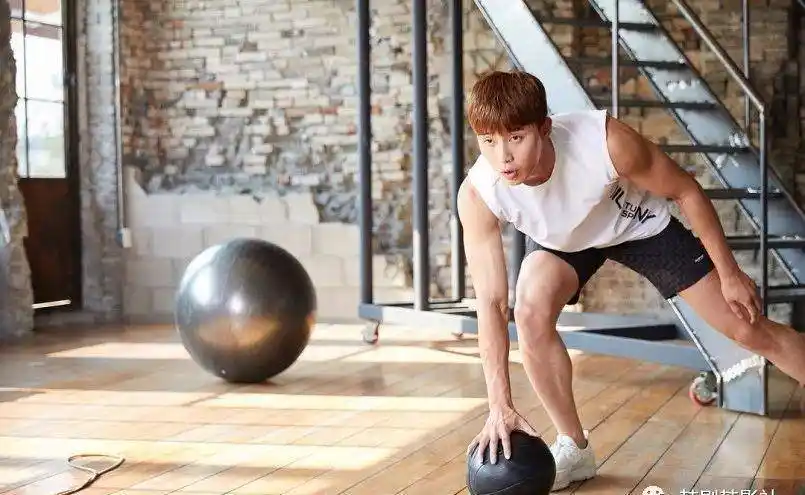 朴叙俊 男神大肌不是一天养成的!身材管理有道,自主运动不停歇