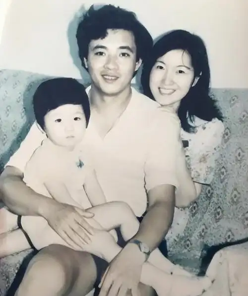 蒋小涵个人资料简介 丈夫(蒋小涵一家三口照片曝光) - 帮企客