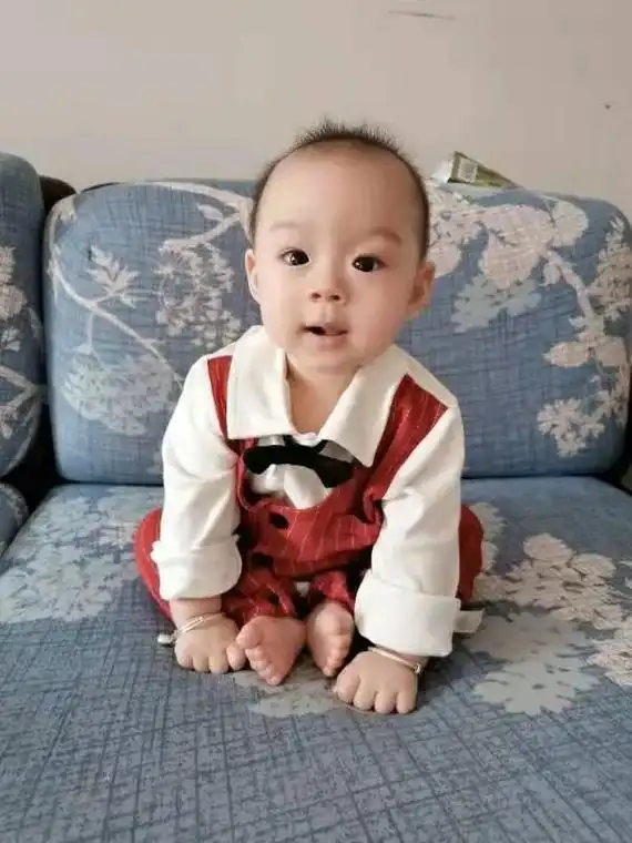 小萌萌今天满七个月了,你是上天赐给我的宝宝,奶奶有你就不觉得 - 抖