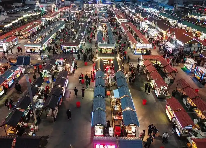 2018年3月30日,辽宁沈阳,塔湾.兴顺国际夜市正式开业.