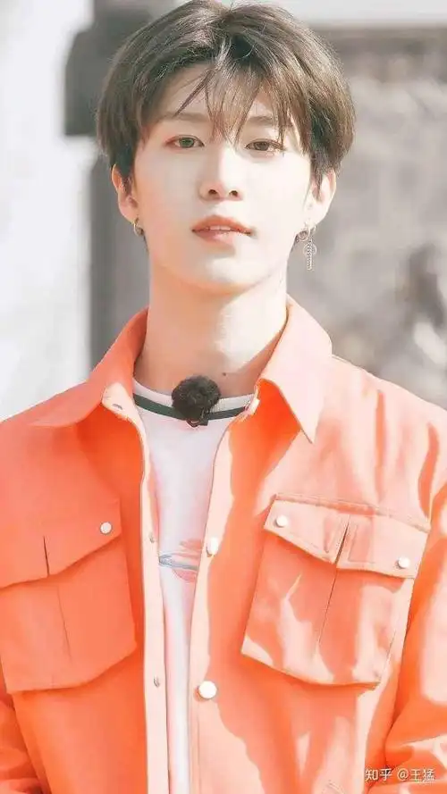 个人资料简介及最新图片介绍范丞丞帅气活动照图片范丞丞时尚帅气写真