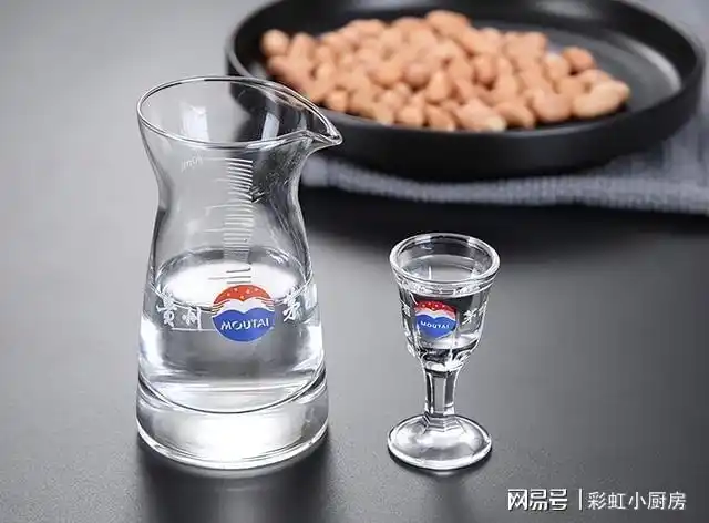 每瓶茅台都附赠2个小酒杯难道只为了喝酒行家自有妙用