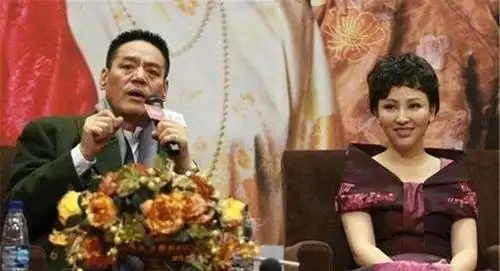 演活岳不群的巍子婚变后财产全部留给前妻如今为儿子感到自豪