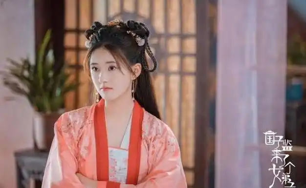 电视剧官方微博《国子监来了个女弟子》改编自花千辞同名小说,赵露思