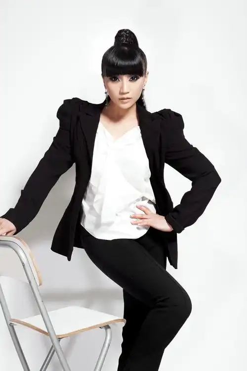 回顾著名歌手朱桦曾婉拒费翔求爱陪妈妈抗击阿尔茨海默病