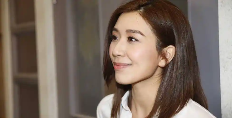 tvb花旦黄智雯大胆演出舞台剧不怕男友吃醋,透露将与胡定欣拍剧_新剧