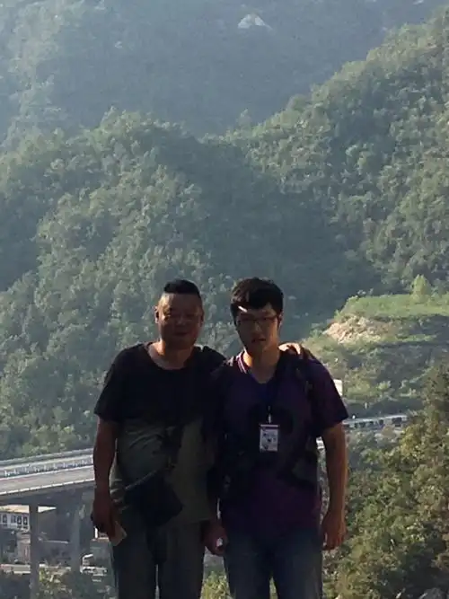 父子出游白龙潭