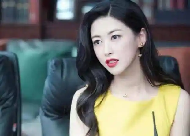 原创原创8次入选全球最美面孔朱珠被亿万富豪劈腿嫁给圈外人低调生女