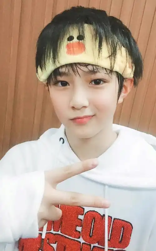 纯正小学生一枚#刘耀文 十七炽发利刃开秋霜