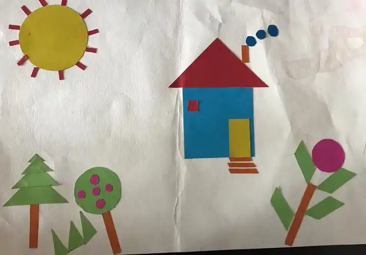 泉湖小学一年级127班128班用正方形纸剪拼图案作品集