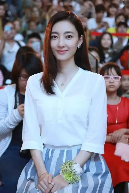 去韩国改造的"鬼鬼"吴映洁变化有多大? 这飙升的颜值差点认不出