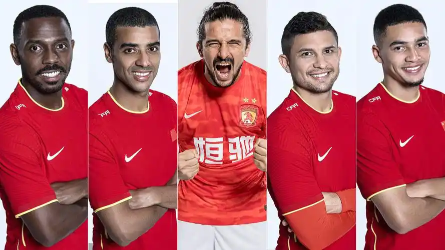 7个归化球员,群贤毕至,蓬荜生辉.小小"野牛",简直是最不起眼的一个.