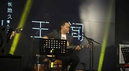 王闻《男人四十6·天与地》lecd(限量编码1000张)