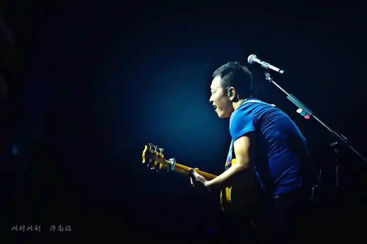 这个万圣夜不简单!佳沃蓝莓携手摇滚歌手许巍陪你一起过!