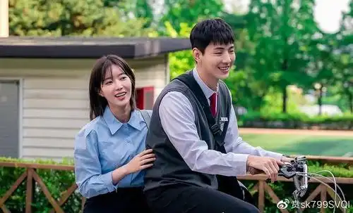 金所炫太惨,被金志洙连累,曾对她说的话也很离谱,还立单纯人设