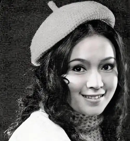 也不知道林月云有什么样的魔法,邱嘉雄对侯佩岑同样是悉心照顾,一点都