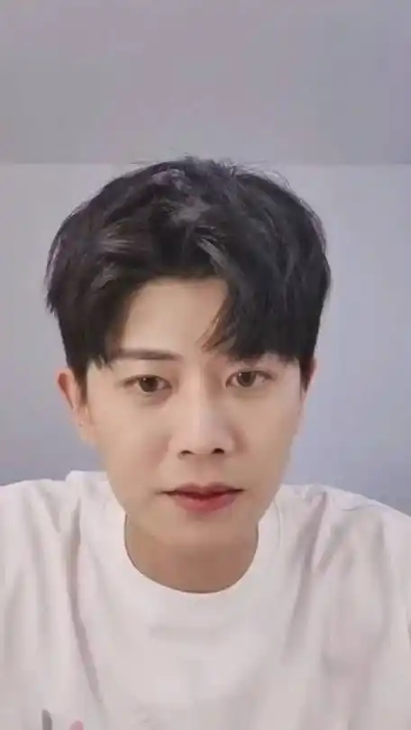 任嘉伦超话"我没胖我没胖我没胖.