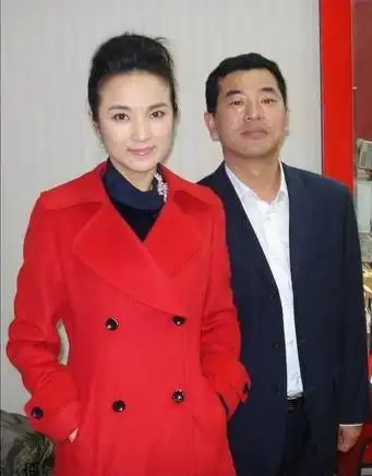 作为观众喜爱的当家名嘴主持人,管彤耕耘多年,除了做大型晚会的主持人