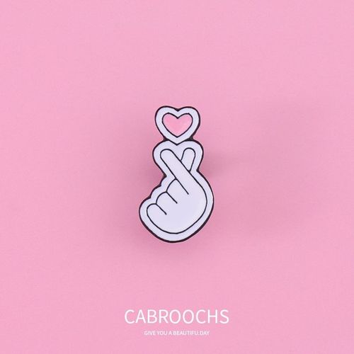 抖音网红手势爱你比心胸针女ins潮个性别针徽章情侣衣服装饰领