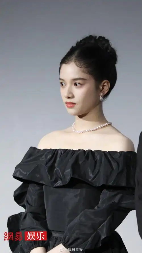 张婧仪参加电影无名发布会媒体图 公主来了