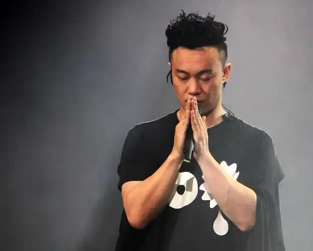 求陈奕迅这张图片的原图!谢谢了!