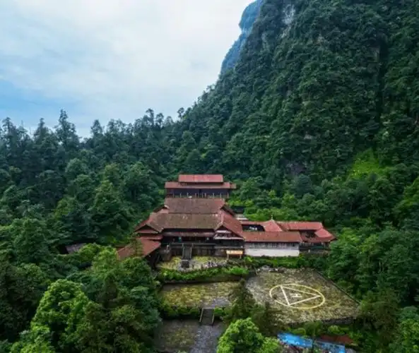 【问禅】峨眉山仙峰寺楹联赏析_三皇