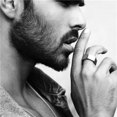 2018超拽男生黑白头像 霸气成熟范男生抽烟头像