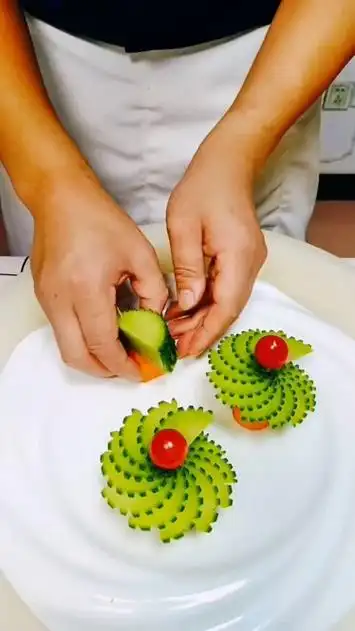 摆盘技巧 #花样水果拼盘制作 #花式切水果 #食品雕刻 #水果的创意吃