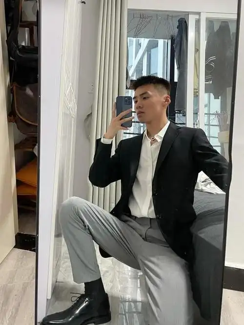 男人穿正装真的超帅,明明是小奶狗偏偏要装小狼狗!