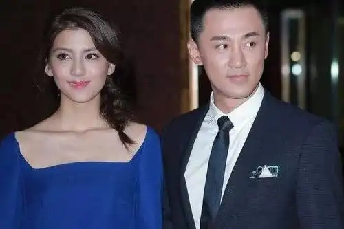 林峰前女友晒照,表情傲娇,眼神里藏不住被富三代甩后的憔悴