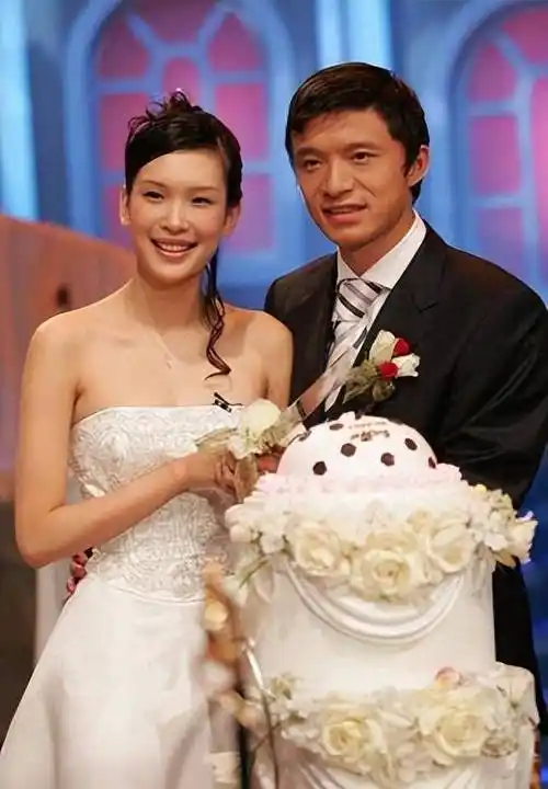 48岁谢晖迎二胎女儿出院!