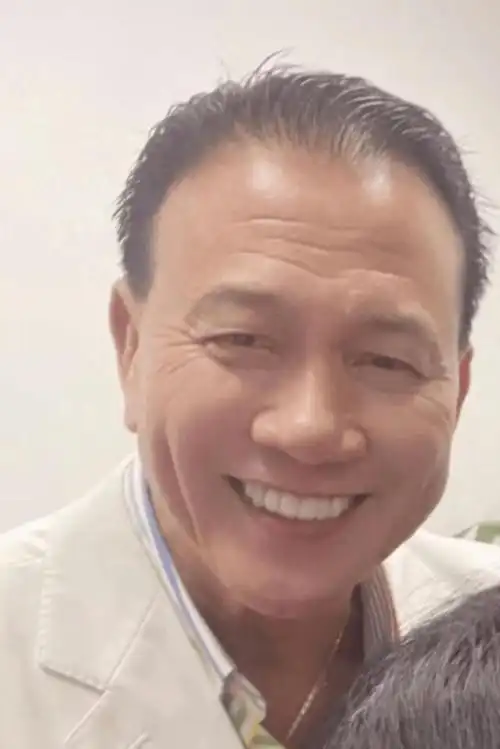 事实证明,"落魄"的万梓良在香港艺人里面,已经是很体面了