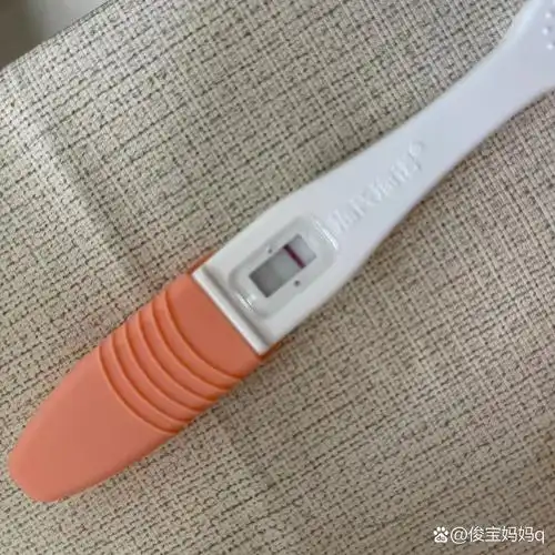 验孕棒显示一深一浅 姐妹们,这是怀孕了吗?一条特别深,另一条特别浅