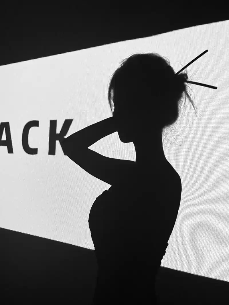 "人越被爱 越可爱" 背景图在最后一张 #高级感 #分享照片 - 抖音