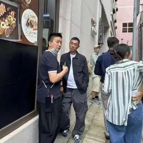 提起香港演员陈小春的名字,想必80,90后观众最不陌生,从业几十年来,他