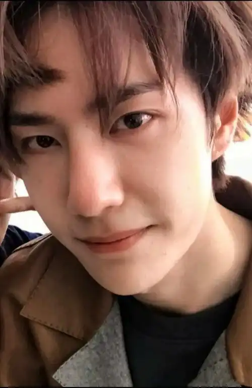 比帅图更有杀伤力的是女友视角和自拍照#王一博 #热烈 #电影 - 抖音