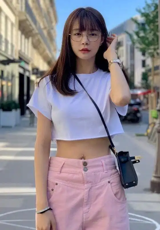 沈梦辰逛街遭偶遇,腰围突增有孕味,难道和杜海涛是奉子成婚?