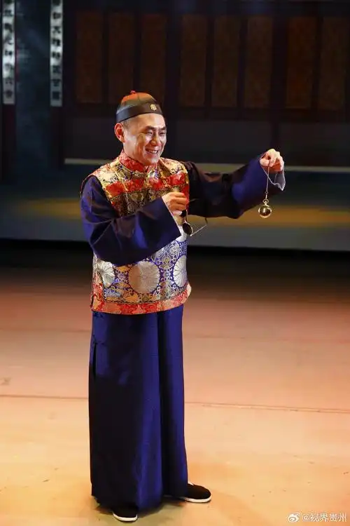 话剧茶馆##老舍##北京人艺#遵义大剧院超话一间老裕泰茶馆,看尽半