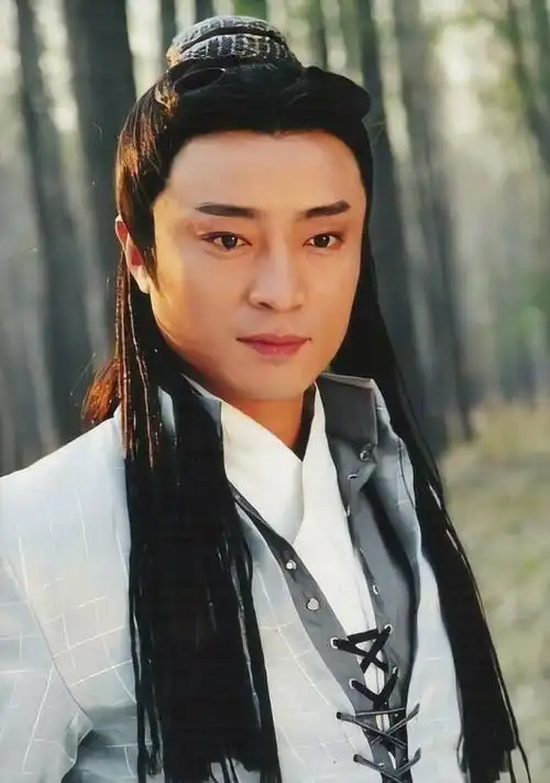 何中华三少爷的剑剧照