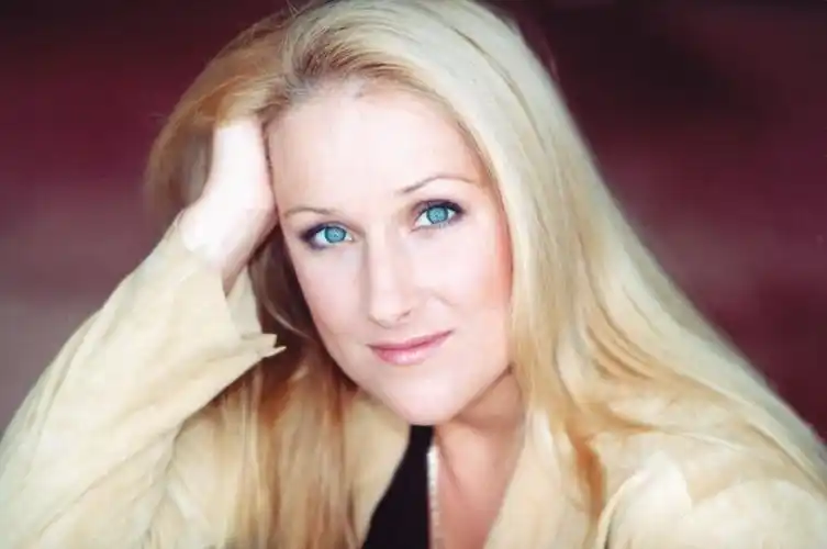 狄安娜·达姆娆(diana damrau)生于1971年5月31日,德国艺术歌曲的传人