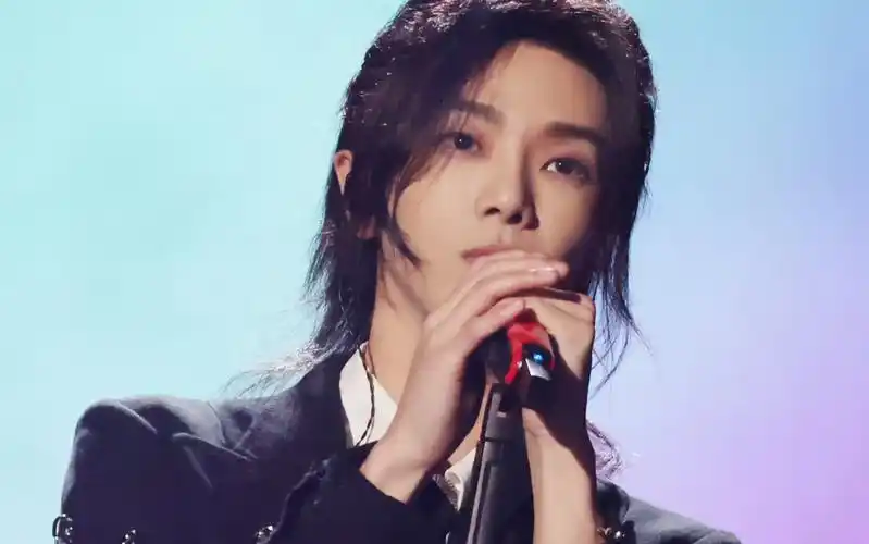 好感动,超酷帅又可爱的华神宝贝华晨宇十年来一路走来真的不容易,当今