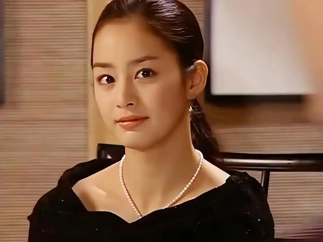 天才美女金泰熙:漂亮还是学霸,37岁下嫁巨星,结婚6年恩爱如初