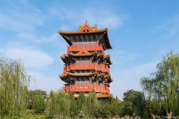 有着众多著名的旅游景点和独特的旅游体验,如清明上河图,大宋开封府