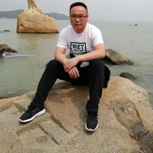 50岁离异男征婚照片(id:1919211)_湖北武汉征婚交友_我主良缘网