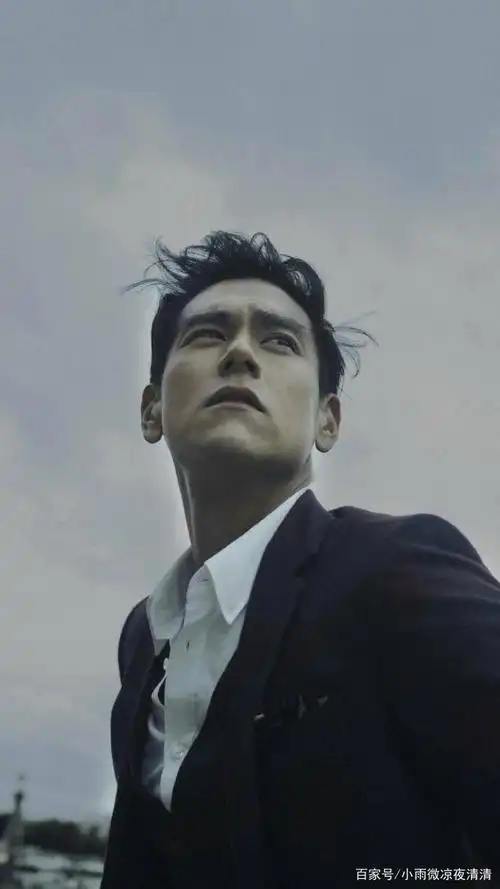 彭于晏宅家近况曝光,发型凌乱,胡子拉碴,男神颜值断崖式下跌