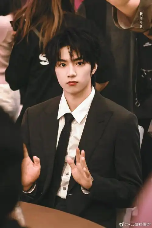 刘耀文 目光磁石##刘耀文李宁运动青春产品全球代言人